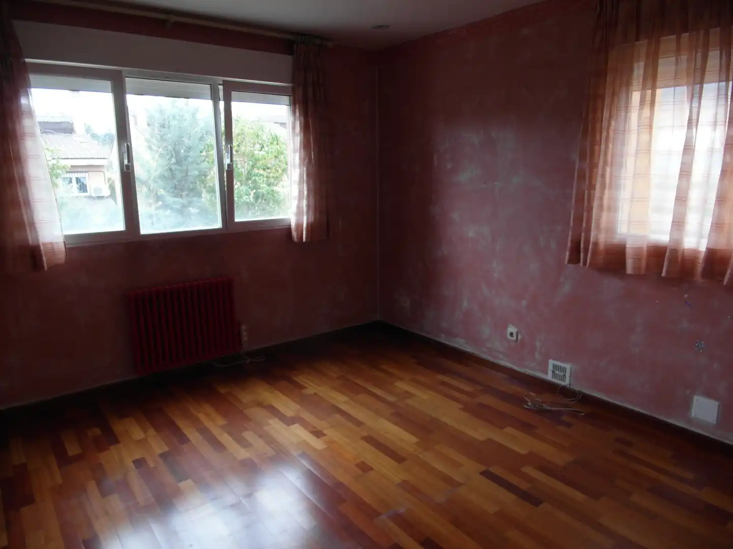Habitación de Casa adosada en venta en Madrid con Aire acondicionado, Calefacción y Jardín privado