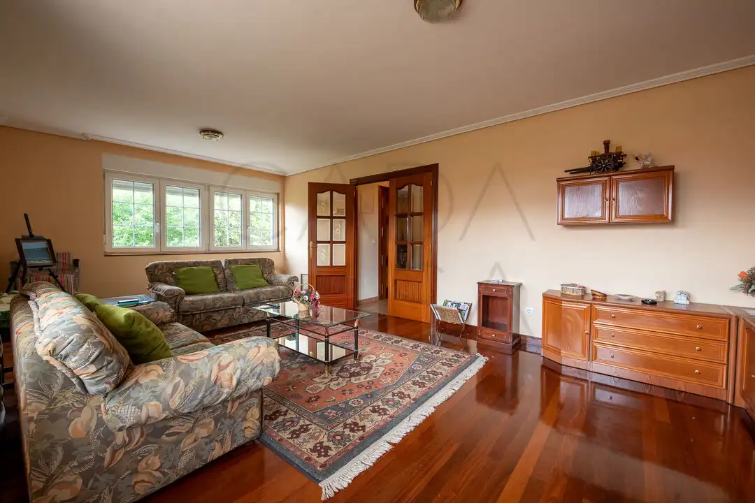 Sala de estar de Casa o chalet en venta en Medio Cudeyo con Calefacción, Jardín privado y Terraza