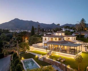 Vista exterior de Casa o xalet en venda en Marbella amb Traster i Piscina