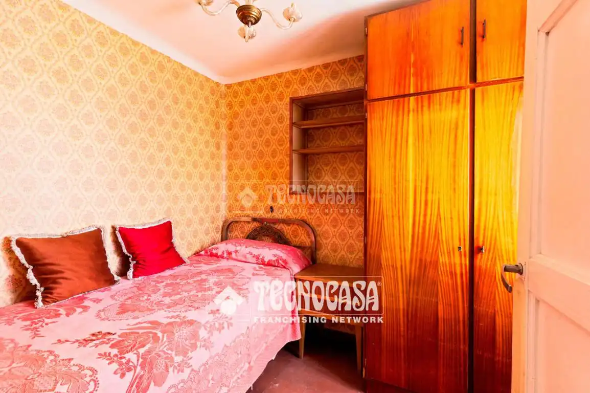 Habitación de Piso en venta en Madrid con Balcón