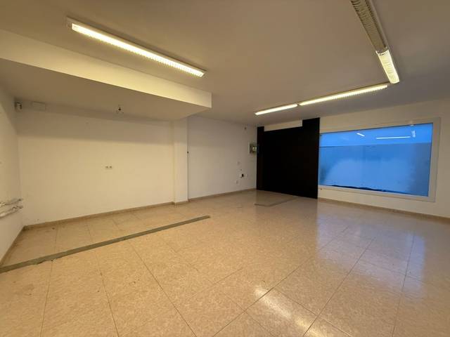 Local comercial en Alquiler en Pl. de la Victoria Catalana 7 - 9 0 0 0, 7 en Els Grecs - Mas Oliva