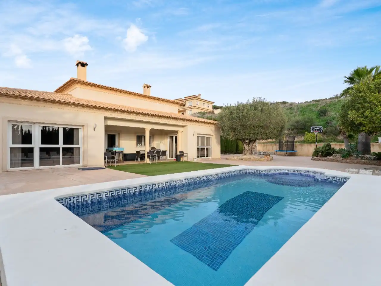 House with garden to rent in Partida Enchinent 2E