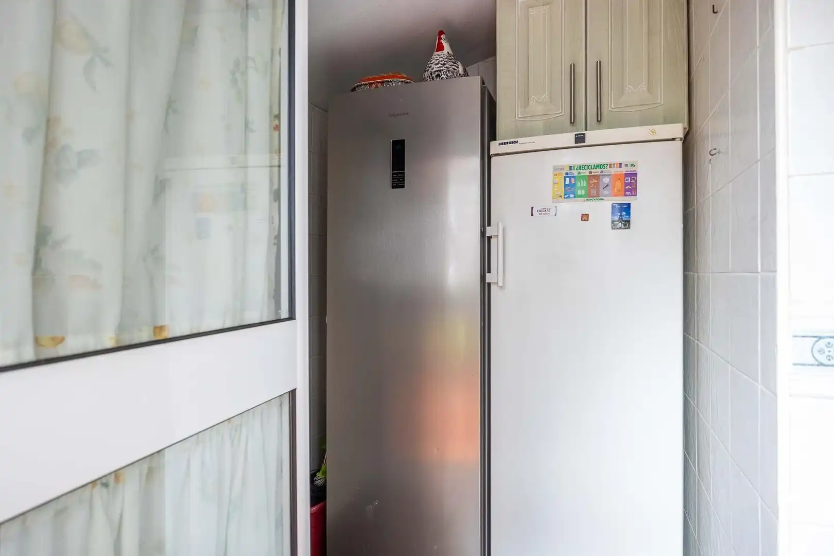 Cuina de Casa adosada en venda en Dos Hermanas amb Aire condicionat, Jardí privat i Piscina comunitària