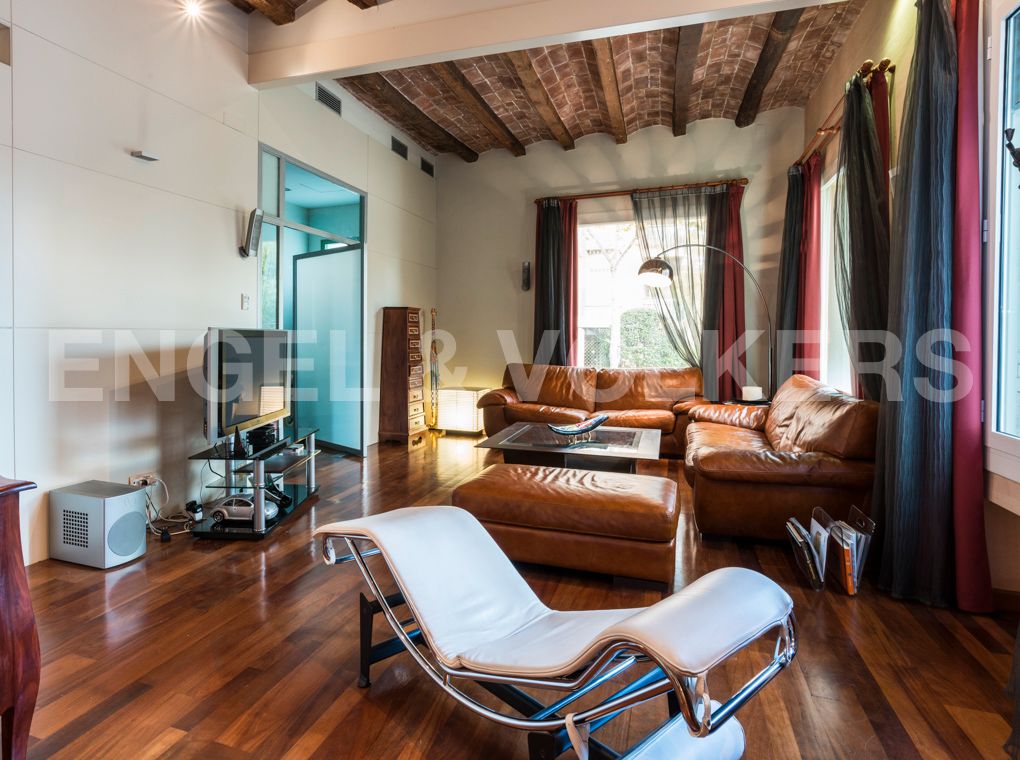 Sala d'estar de Casa o xalet en venda en  Barcelona Capital amb Aire condicionat, Calefacció i Parquet