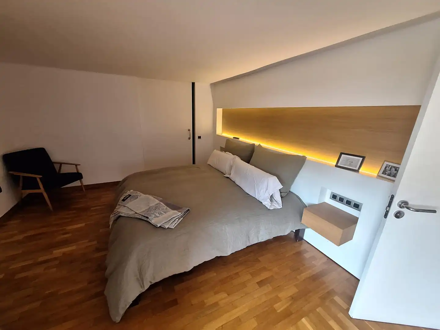 Schlafzimmer von Haus oder Chalet zum Verkauf in Castellar del Vallès mit Heizung, Privatgarten und Terrasse
