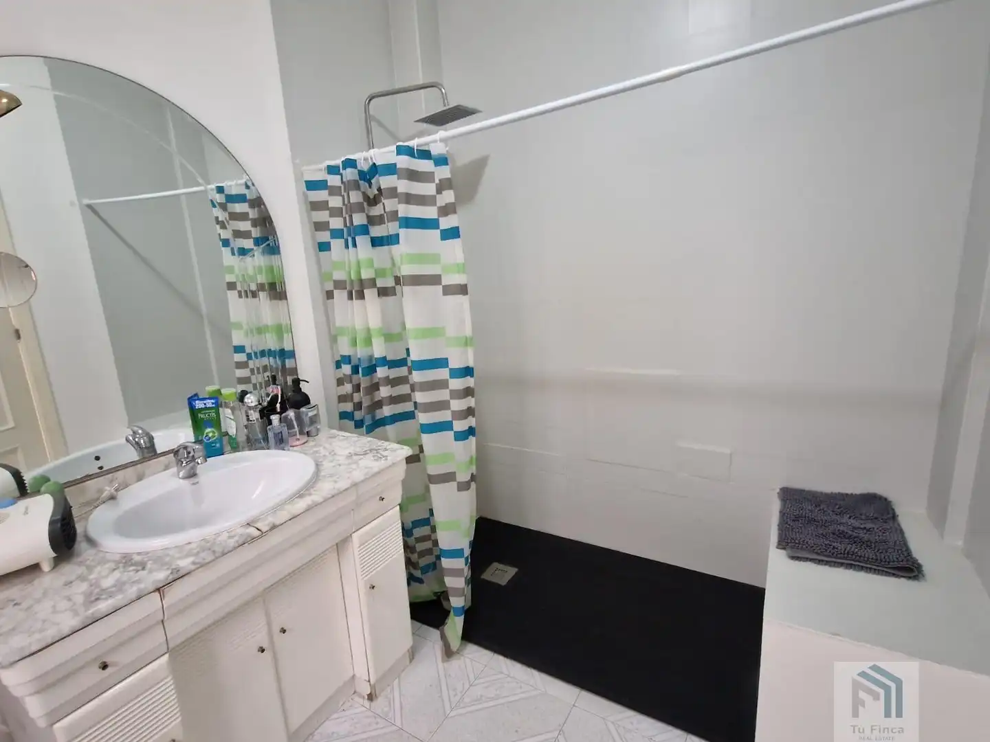 Bathroom of Flat for sale in Benamejí  with Storage room and Furnished