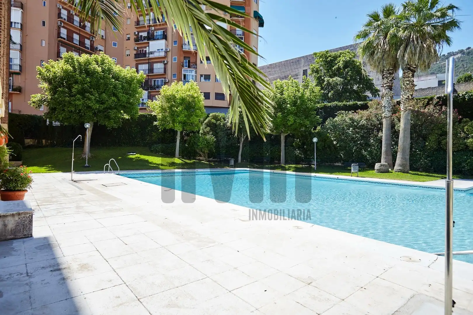 Piscina de Pis en venda en Jaén amb Aire condicionat, Calefacció i Traster