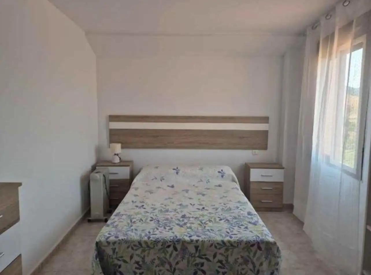 Schlafzimmer von Wohnung zur Miete in Cáceres mit Klimaanlage