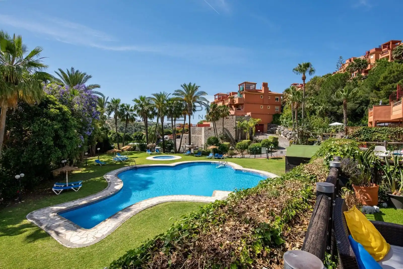 Flat with pool for sale in Urb. Reserva de Marbella