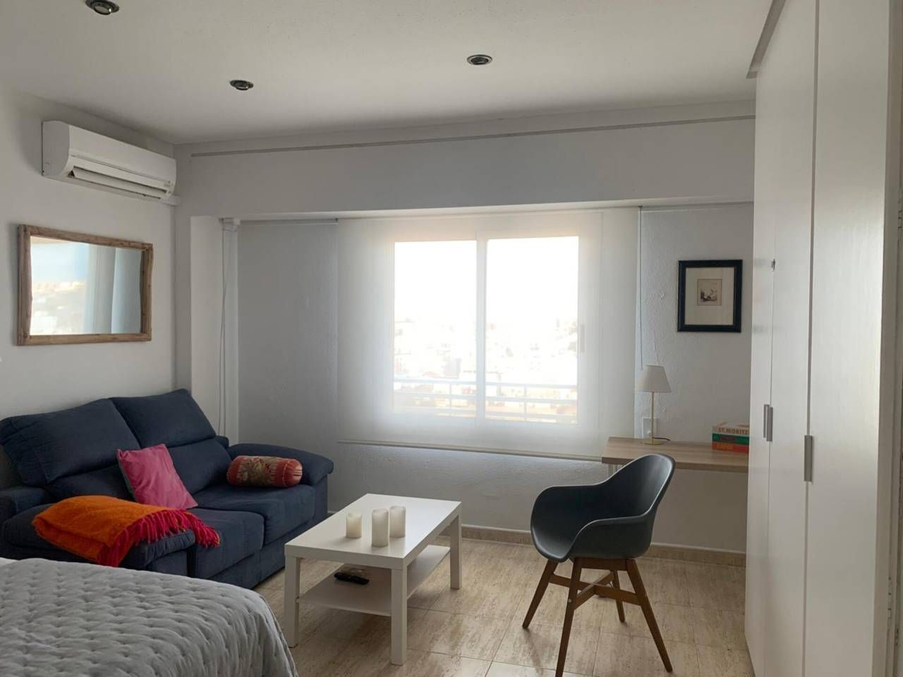 Living room of Study to rent in Alicante / Alacant  with Air Conditioner, Furnished and Alarm