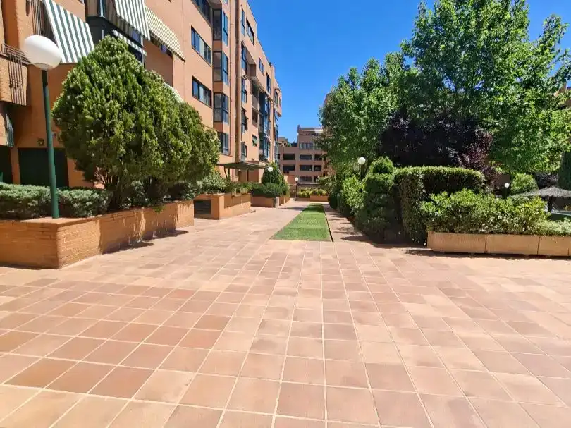 Terrassa de Pis en venda en  Madrid Capital amb Aire condicionat i Piscina