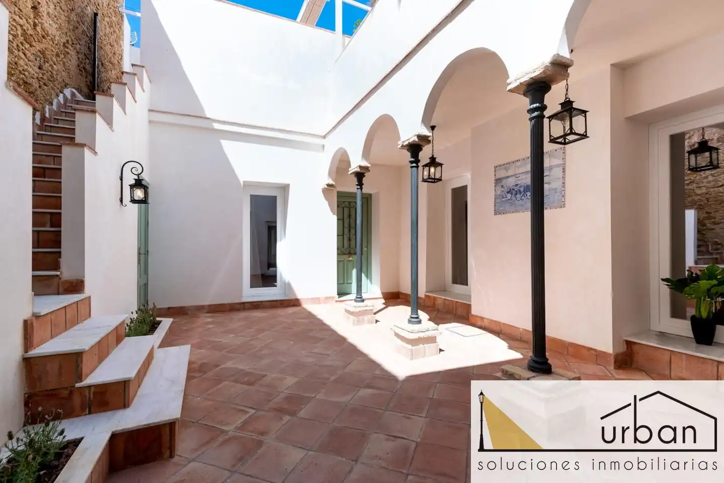 Houses for sale in Chipiona  with Private garden