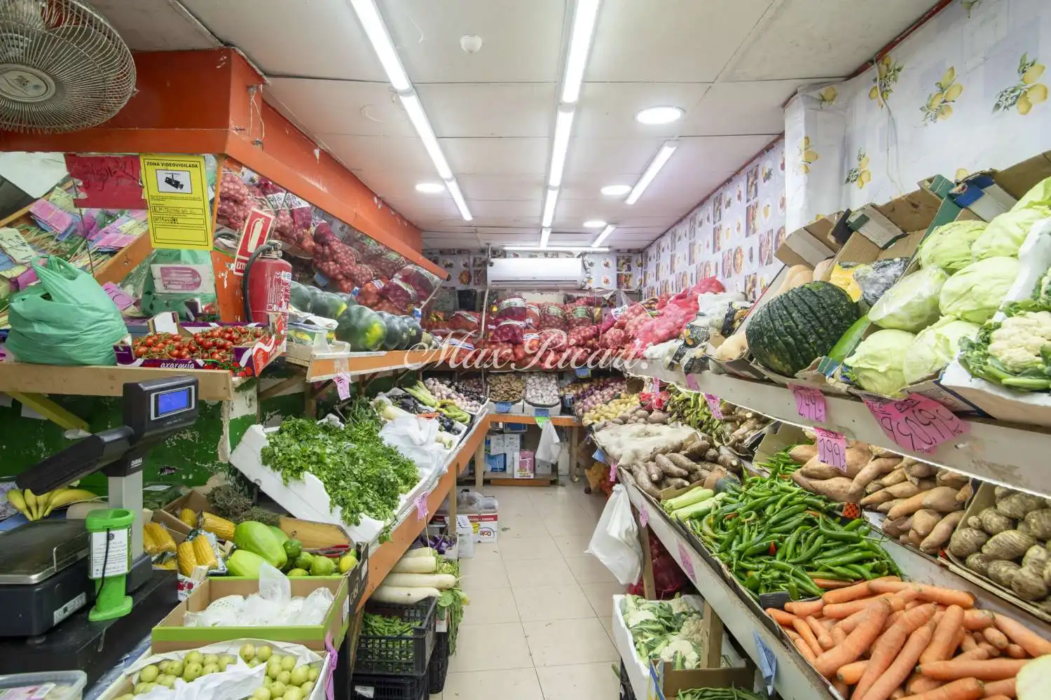 Local en venta en Barcelona con Calefacción y Amueblado