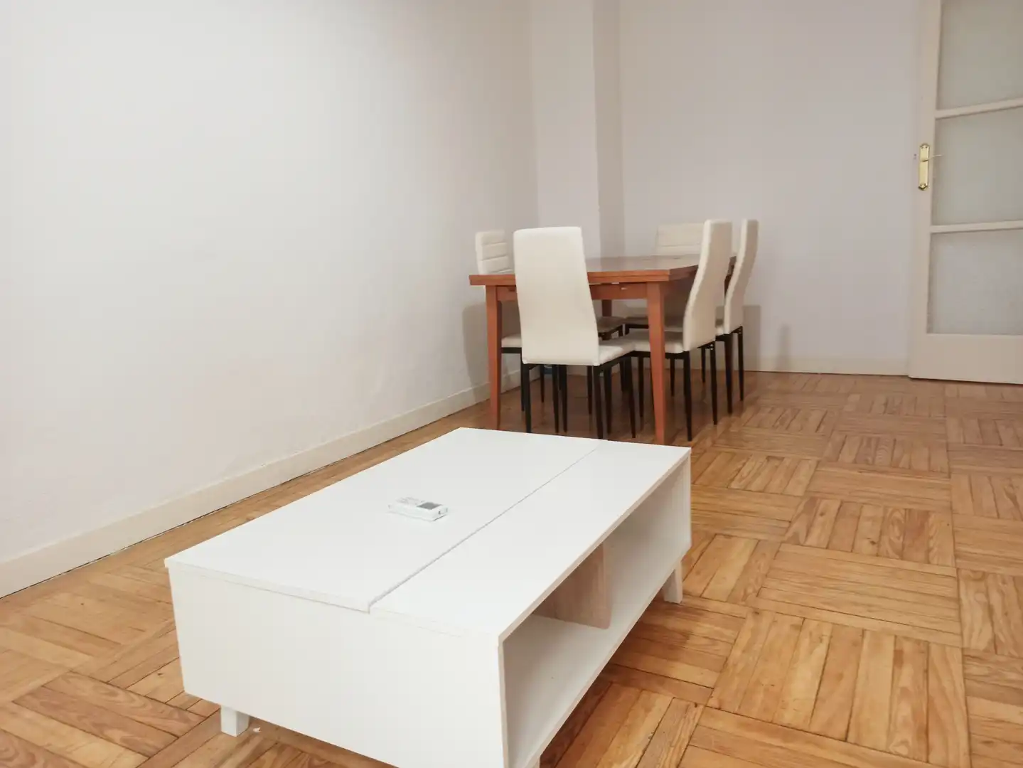 Living room of Flat for sale in Madrid  with Air Conditioner, Heating and Parquet flooring