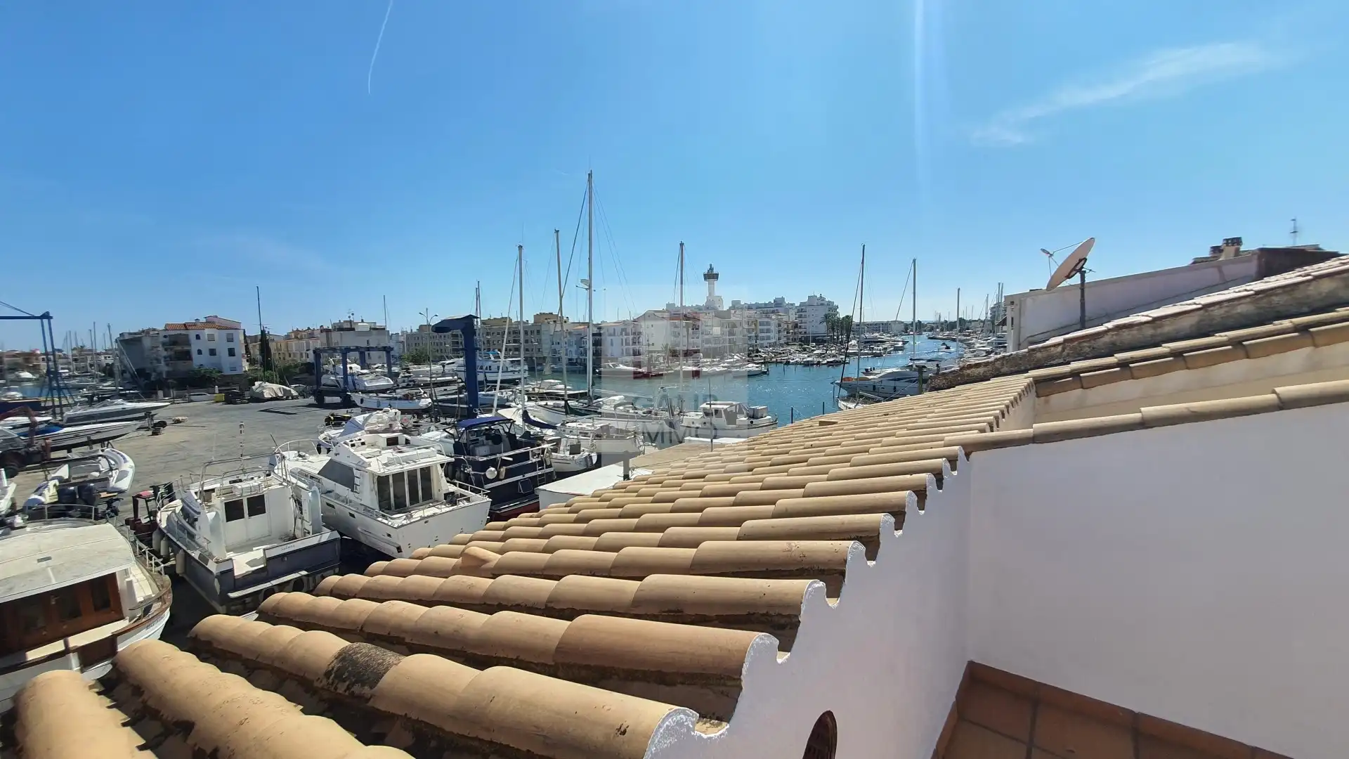 Außenansicht von Einfamilien-Reihenhaus zum Verkauf in Empuriabrava mit Klimaanlage, Terrasse und Möbliert