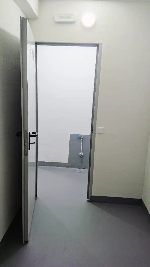 Badezimmer von Lagerraum zum Verkauf in Alcorcón mit Alarm