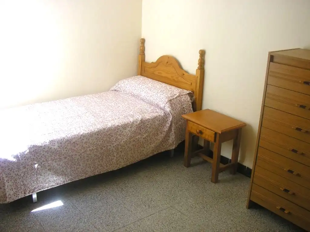 Habitación de Piso de alquiler en Zaragoza con Calefacción, Amueblado y Horno