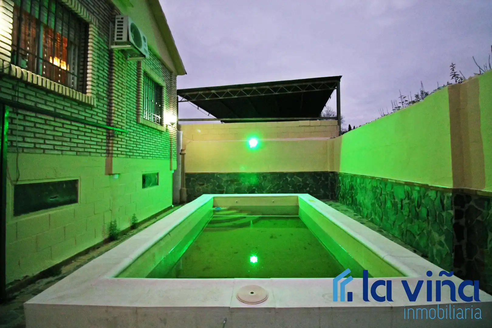 Piscina de Casa o xalet en venda en Puente Genil amb Aire condicionat, Terrassa i Traster