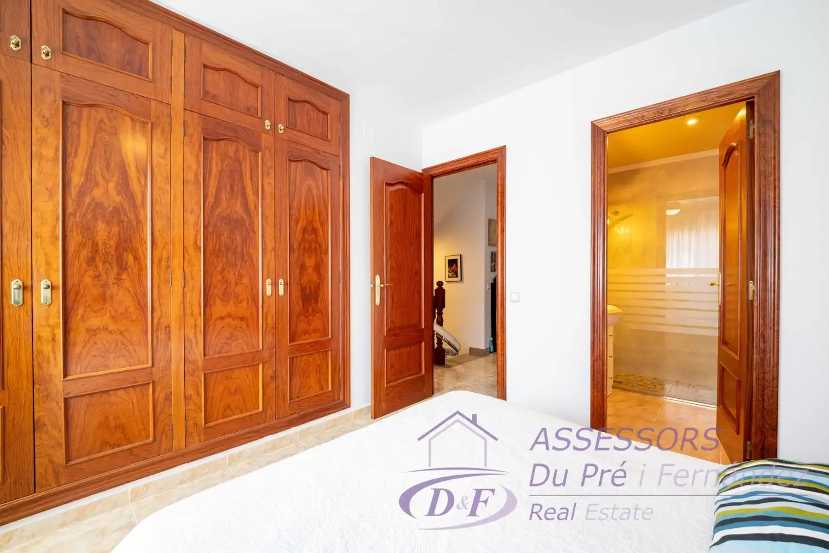 Vista exterior de Casa adosada en venda en Premià de Dalt amb Aire condicionat, Calefacció i Jardí privat