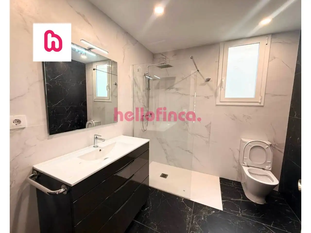 Bathroom of Flat for sale in El Vendrell  with Air Conditioner, Heating and Parquet flooring