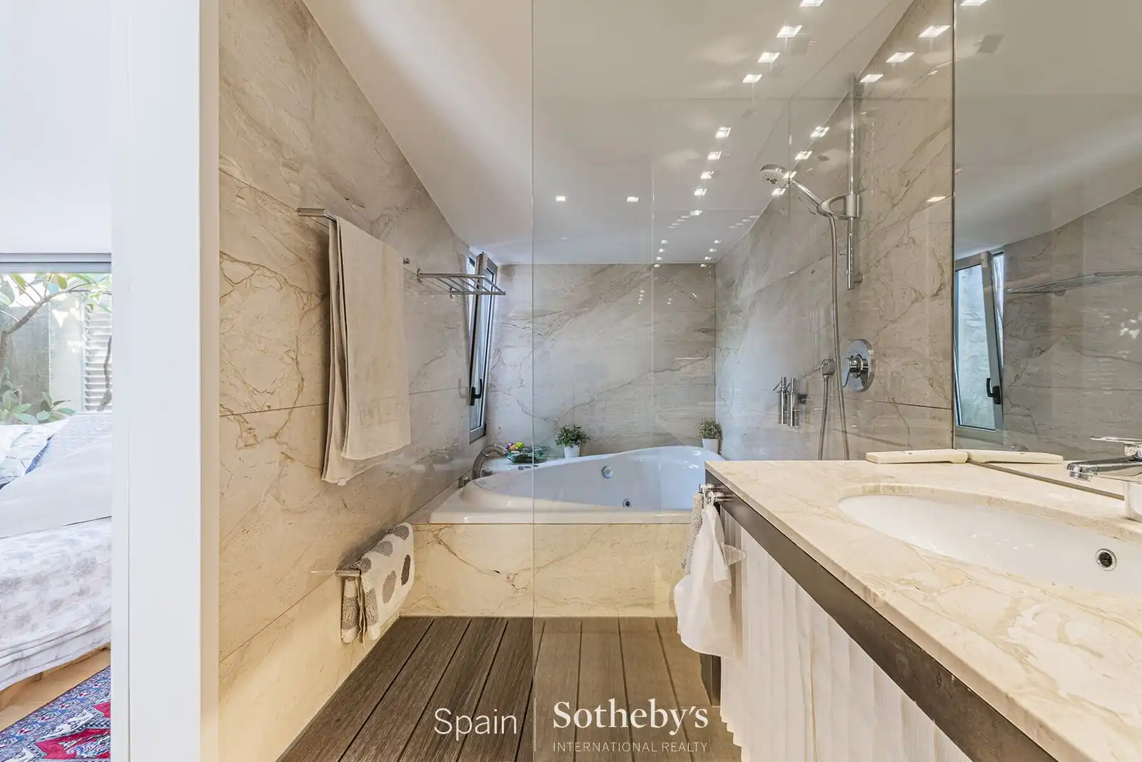 Bany de Casa o xalet en venda en Barcelona amb Aire condicionat, Jardí privat i Terrassa
