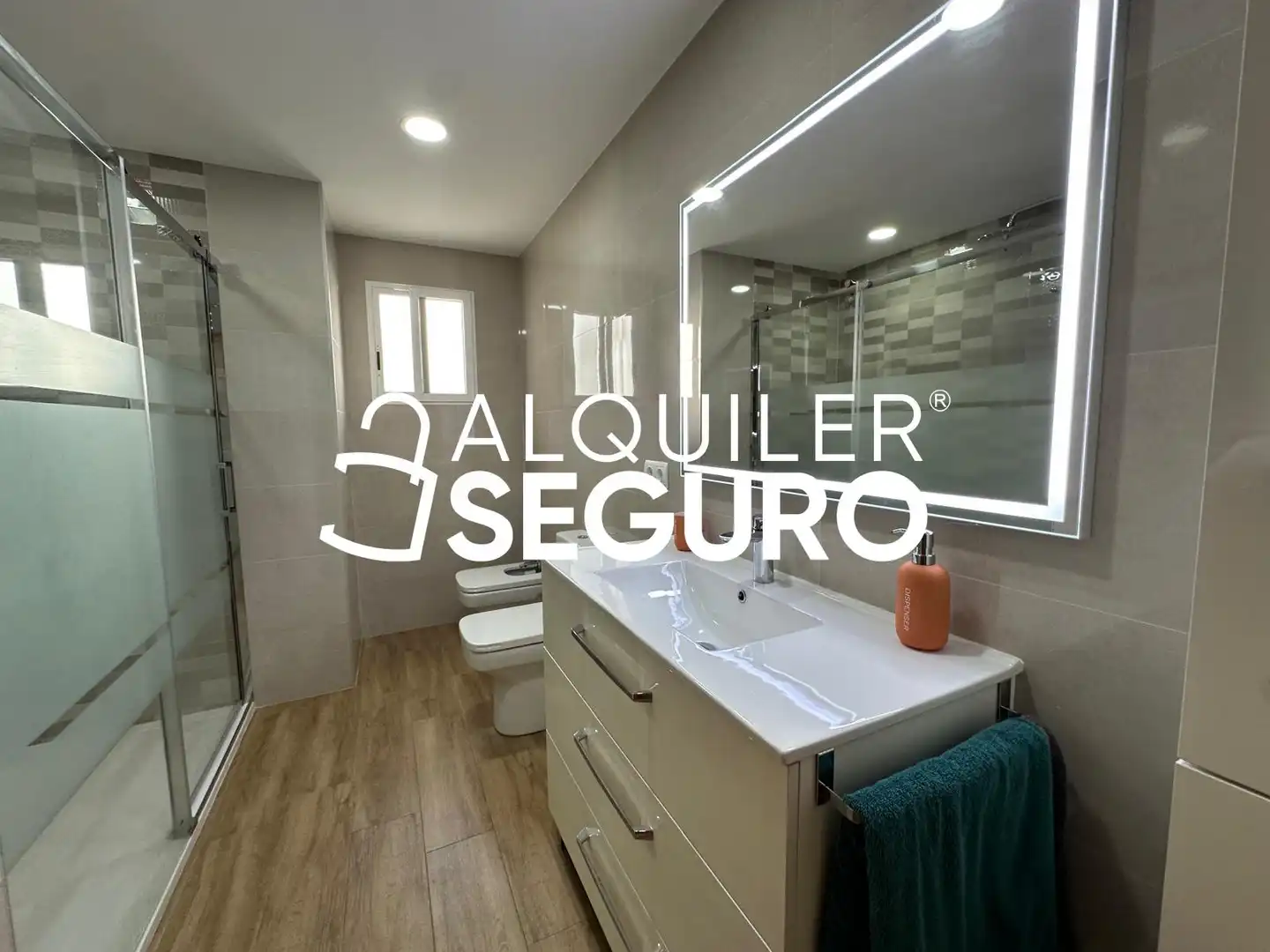 Bathroom of Flat for rent in Chiva  with Air Conditioner, Terrace and Furnished