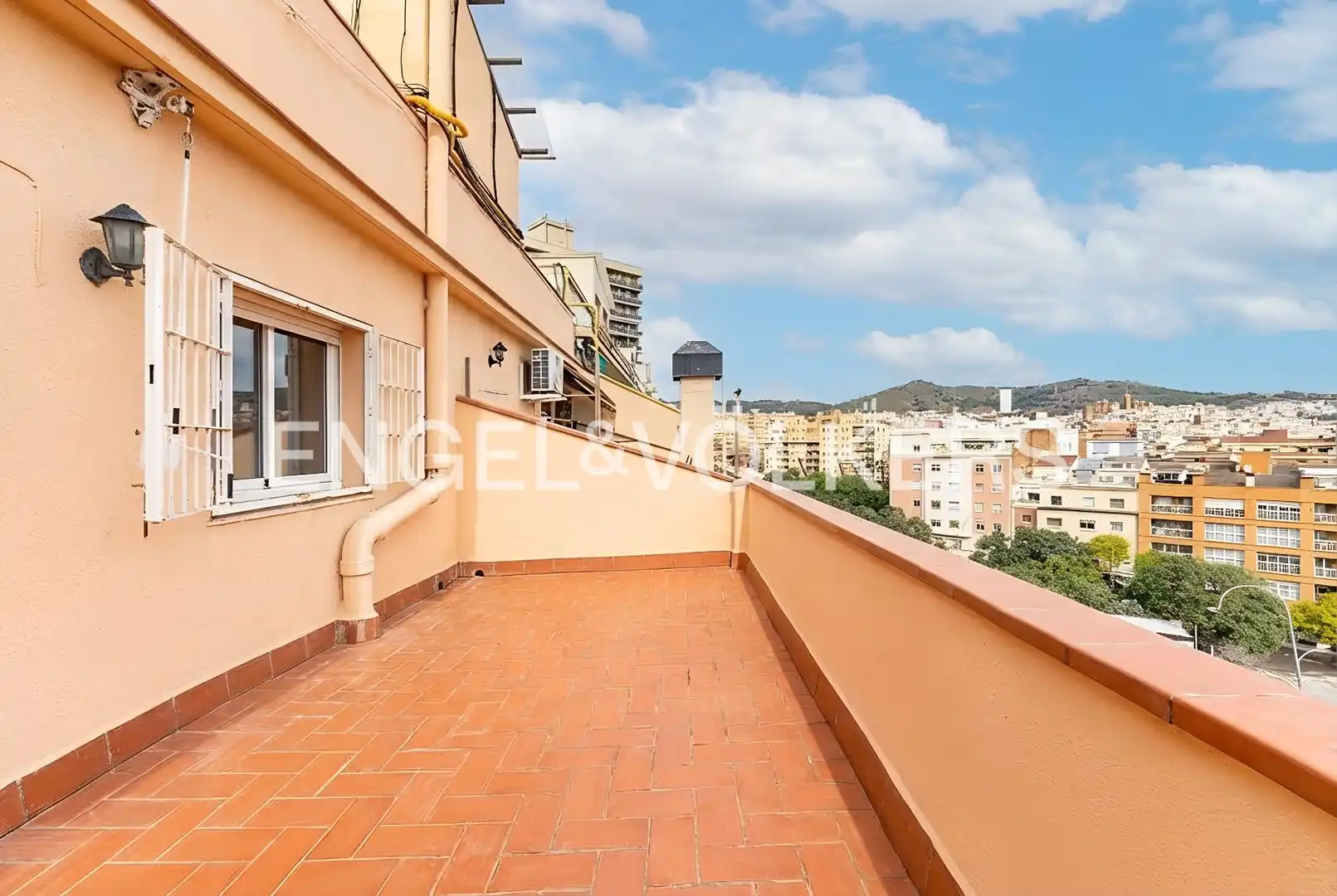 Terrasse von Dachboden zum Verkauf in Barcelona mit Heizung, Parkett und Terrasse