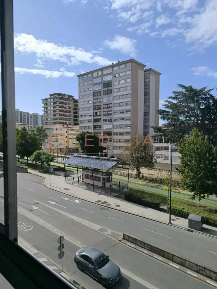 Vista exterior de Pis de lloguer en Vigo  amb Calefacció, Parquet i Traster