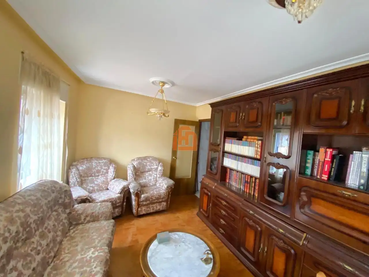 Sala de estar de Casa o chalet en venta en La Robla  con Calefacción y Amueblado
