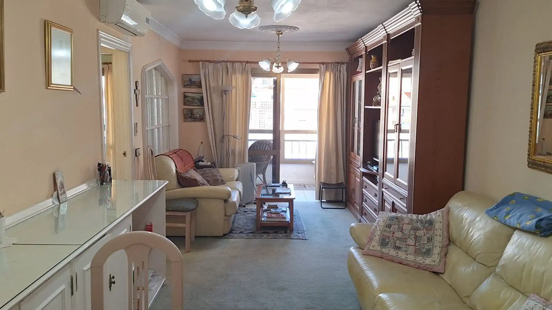 Sala de estar de Apartamento en venta en Fuengirola con Terraza, Piscina y Amueblado