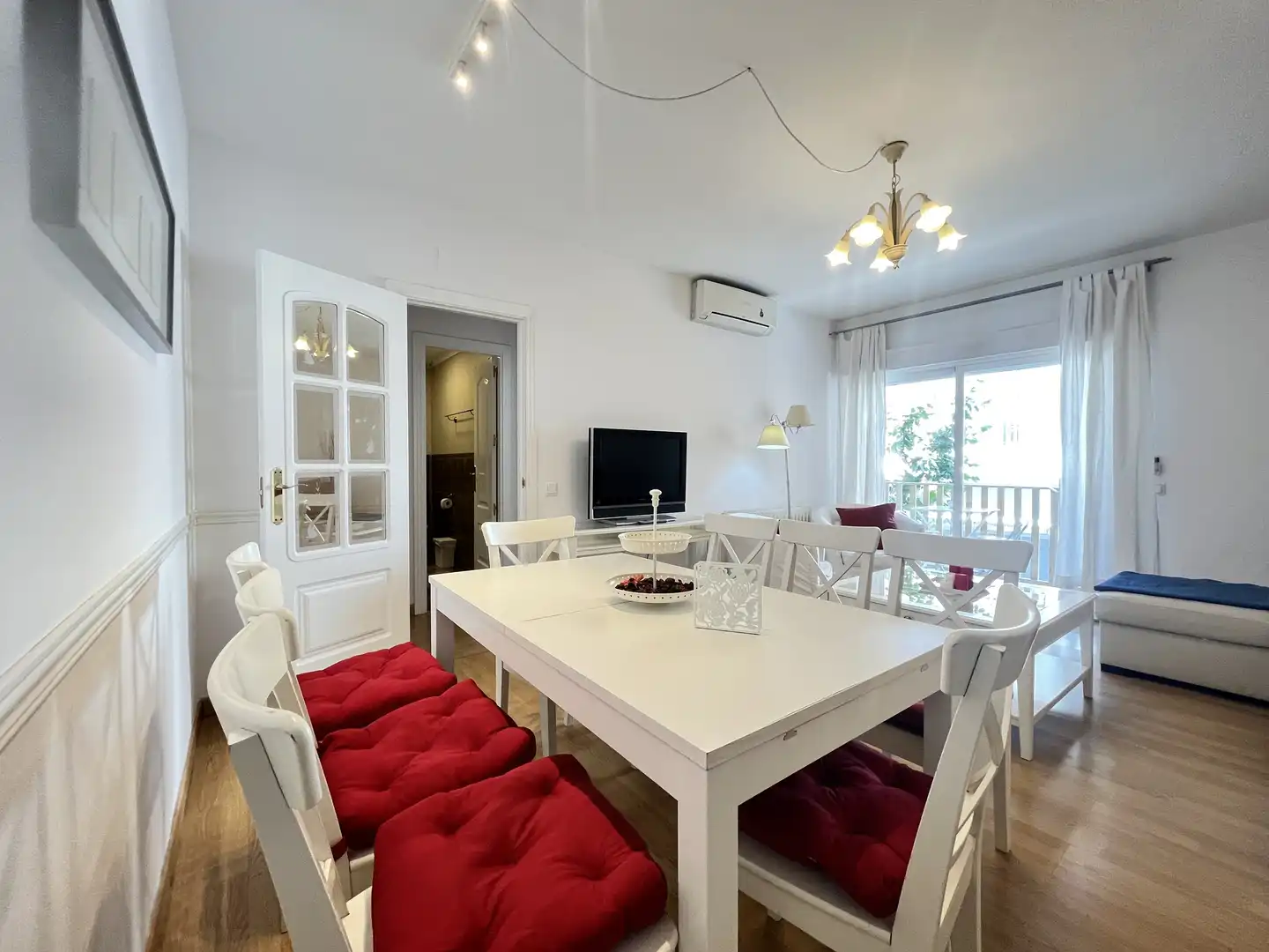 Comedor de Piso de alquiler en Madrid con Aire acondicionado, Terraza y Amueblado