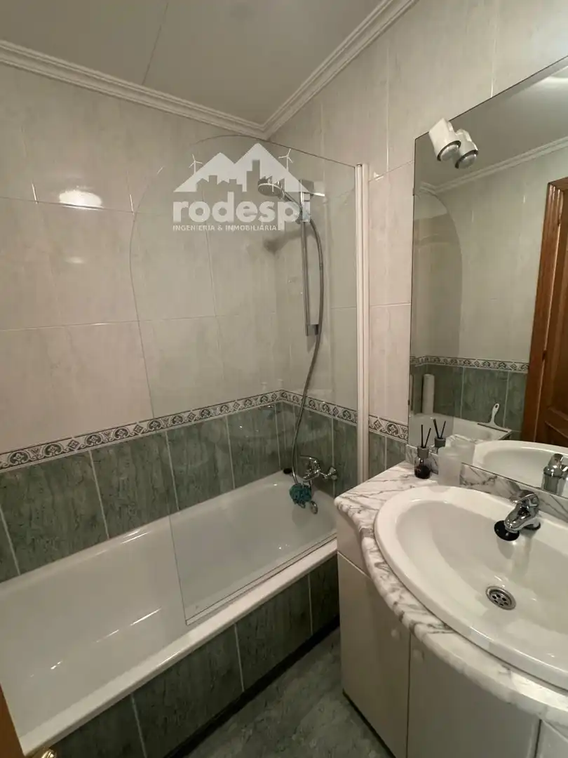 Baño de Piso en venta en Ponteareas con Calefacción, Terraza y Trastero