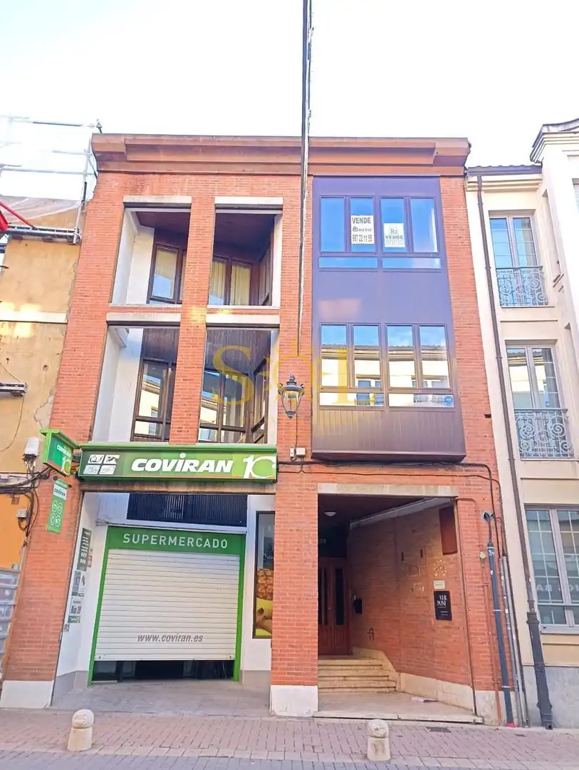 Außenansicht von Gebäude zum Verkauf in León Capital 