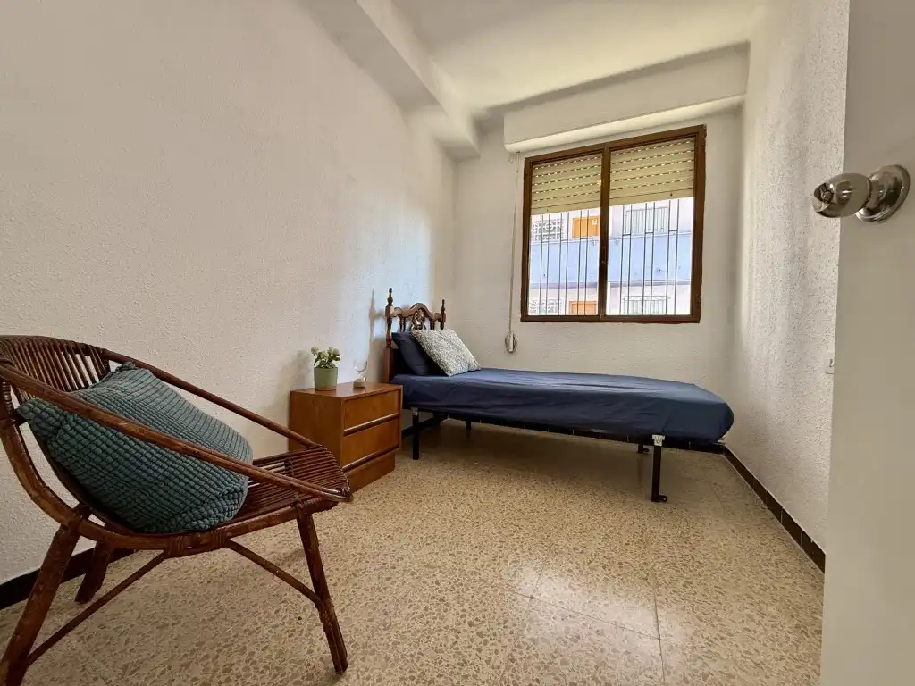 Schlafzimmer von Wohnung zum Verkauf in Benicasim / Benicàssim mit Waschmaschine und Balkon