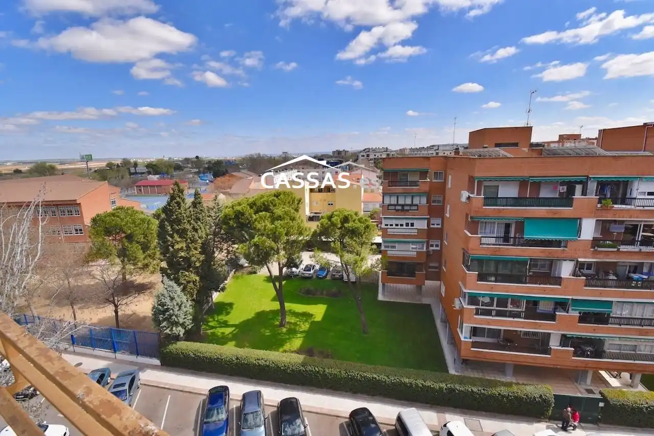 Exterior view of Flat for sale in Torrejón de Ardoz  with Parquet flooring, Terrace and Community pool