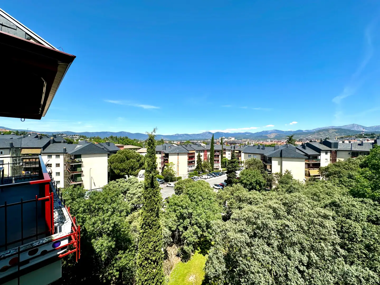 Außenansicht von Wohnung zum Verkauf in Collado Villalba mit Klimaanlage, Heizung und Parkett