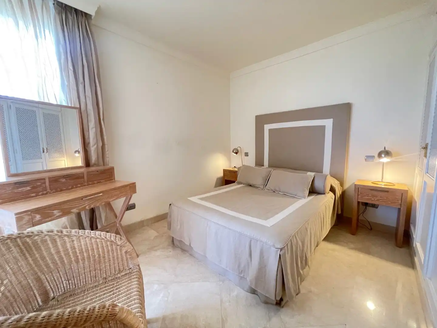 Habitación de Apartamento de alquiler en Marbella con Aire acondicionado, Terraza y Amueblado