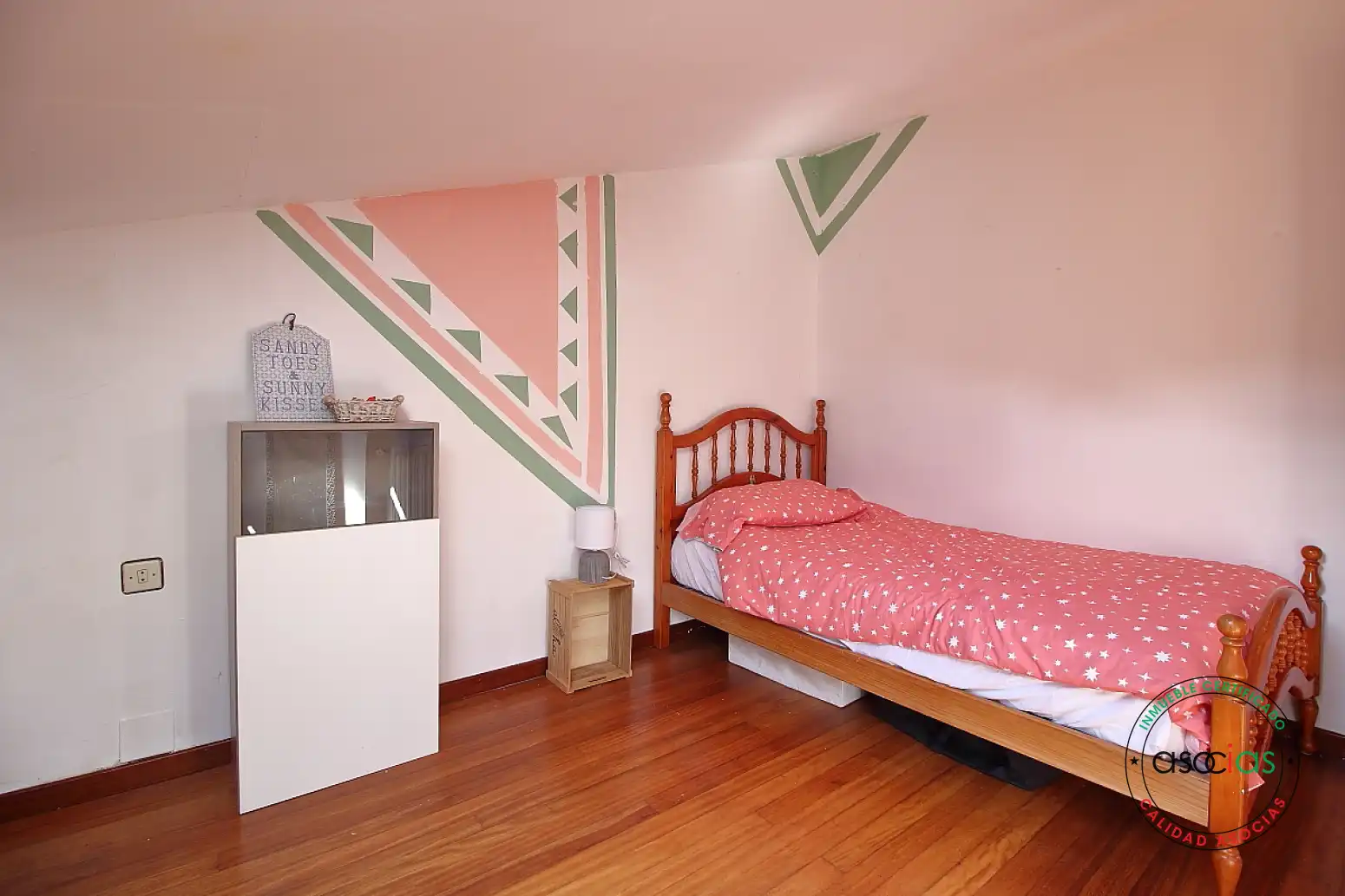 Dormitori de Casa o xalet en venda en Gijón  amb Calefacció, Parquet i Moblat