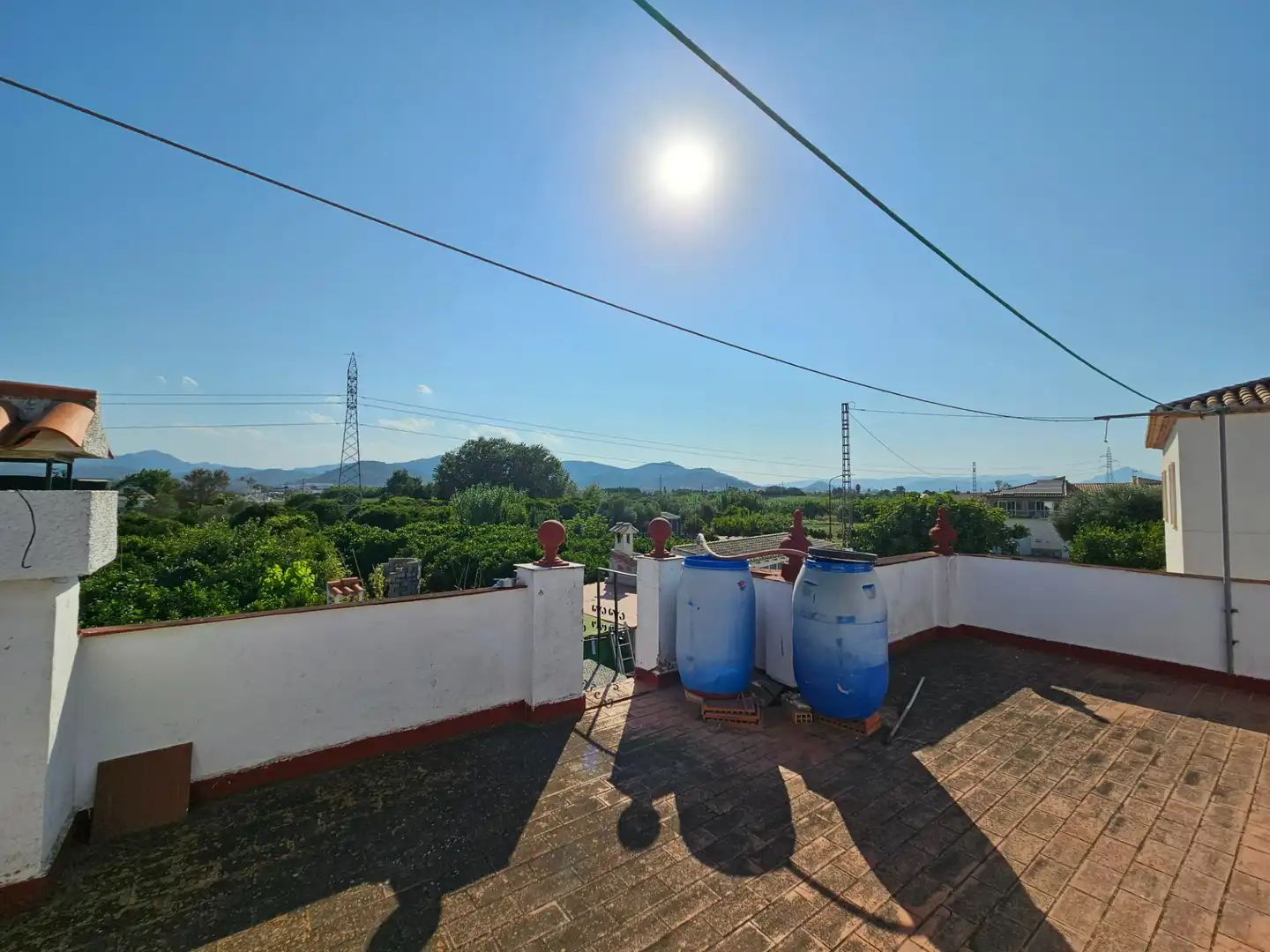 Vista exterior de Casa o xalet en venda en Oliva amb Jardí privat, Piscina i Moblat
