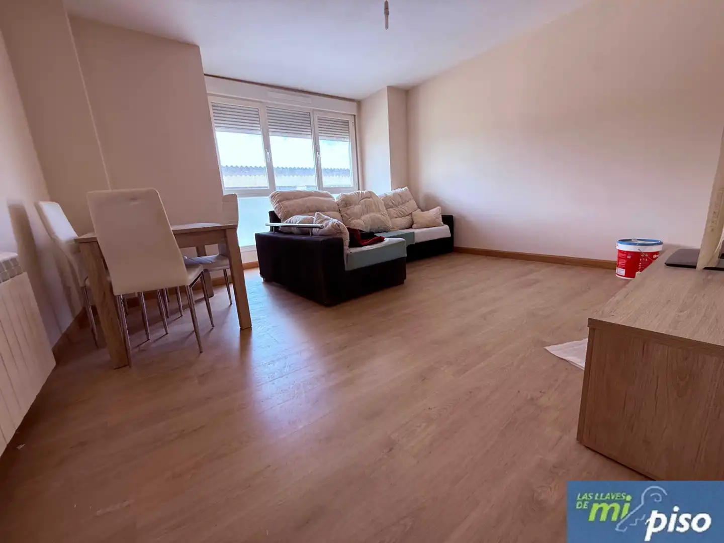 Sala d'estar de Pis en venda en Santovenia de Pisuerga amb Calefacció, Parquet i Traster