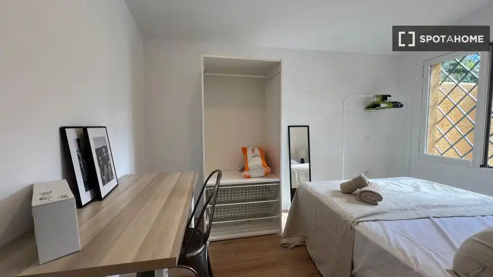 Bedroom of Flat for rent in Madrid  with Air Conditioner, Heating and Furnished