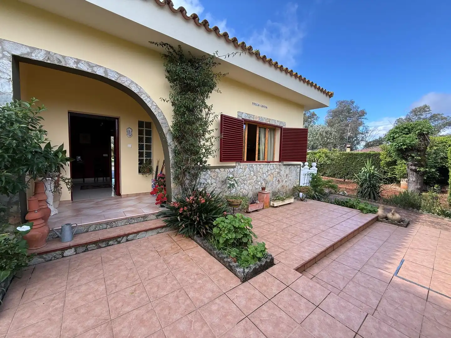Vista exterior de Casa o chalet en venta en Alcalá de Guadaira con Aire acondicionado, Calefacción y Jardín privado