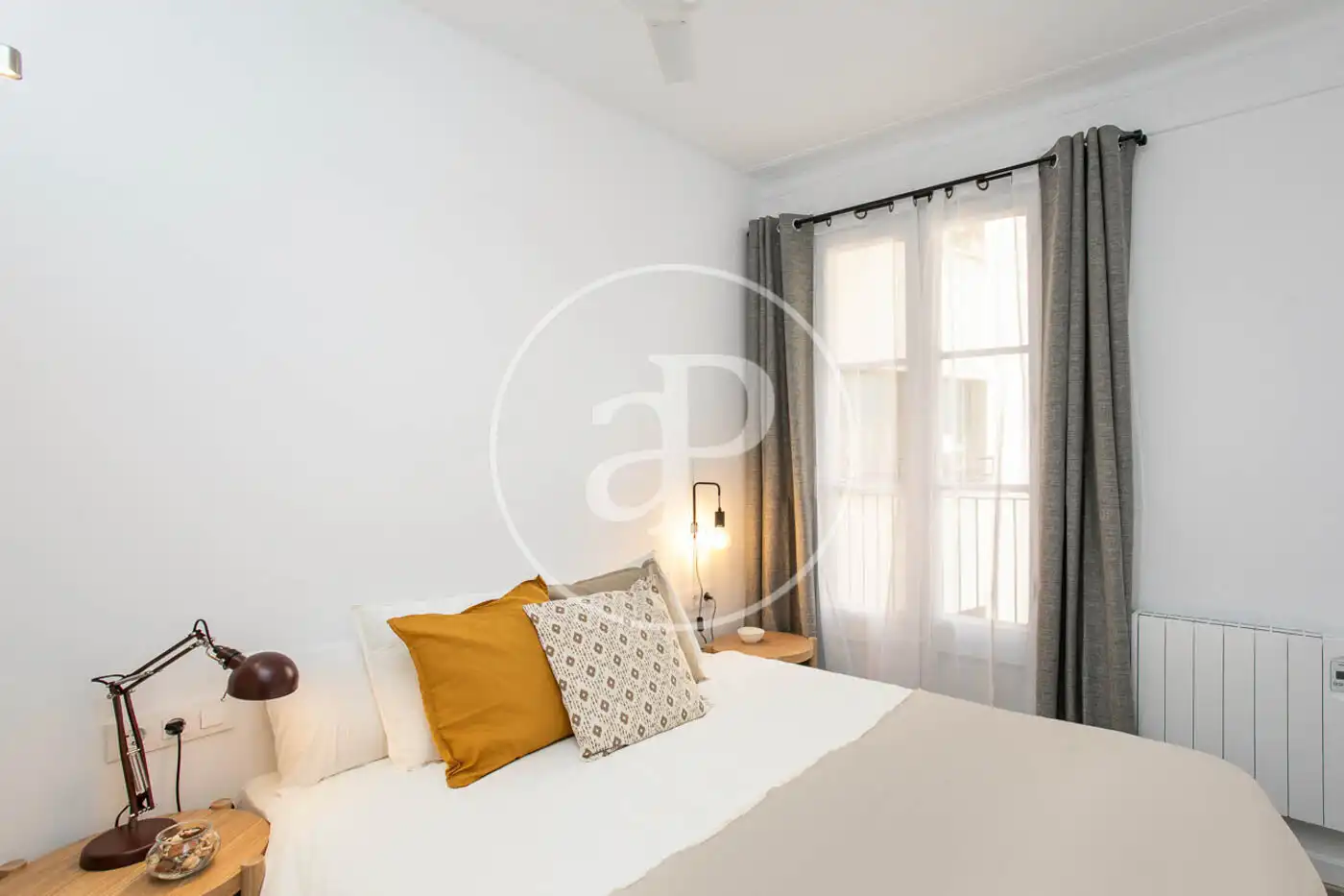Schlafzimmer von Wohnung zum Verkauf in Barcelona mit Heizung, Terrasse und Möbliert