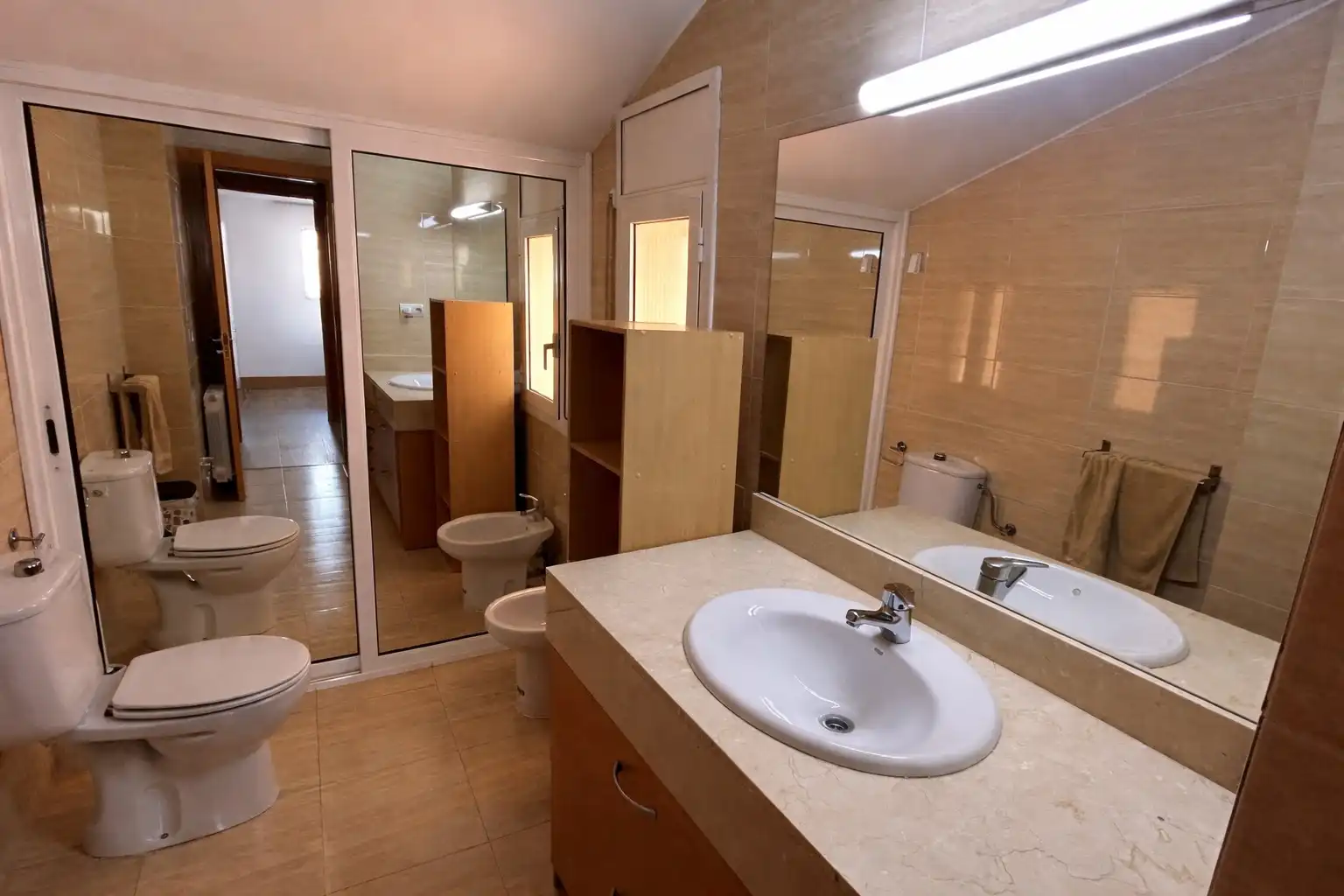 Bathroom of Flat for sale in Sant Andreu de la Barca  with Air Conditioner, Heating and Storage room