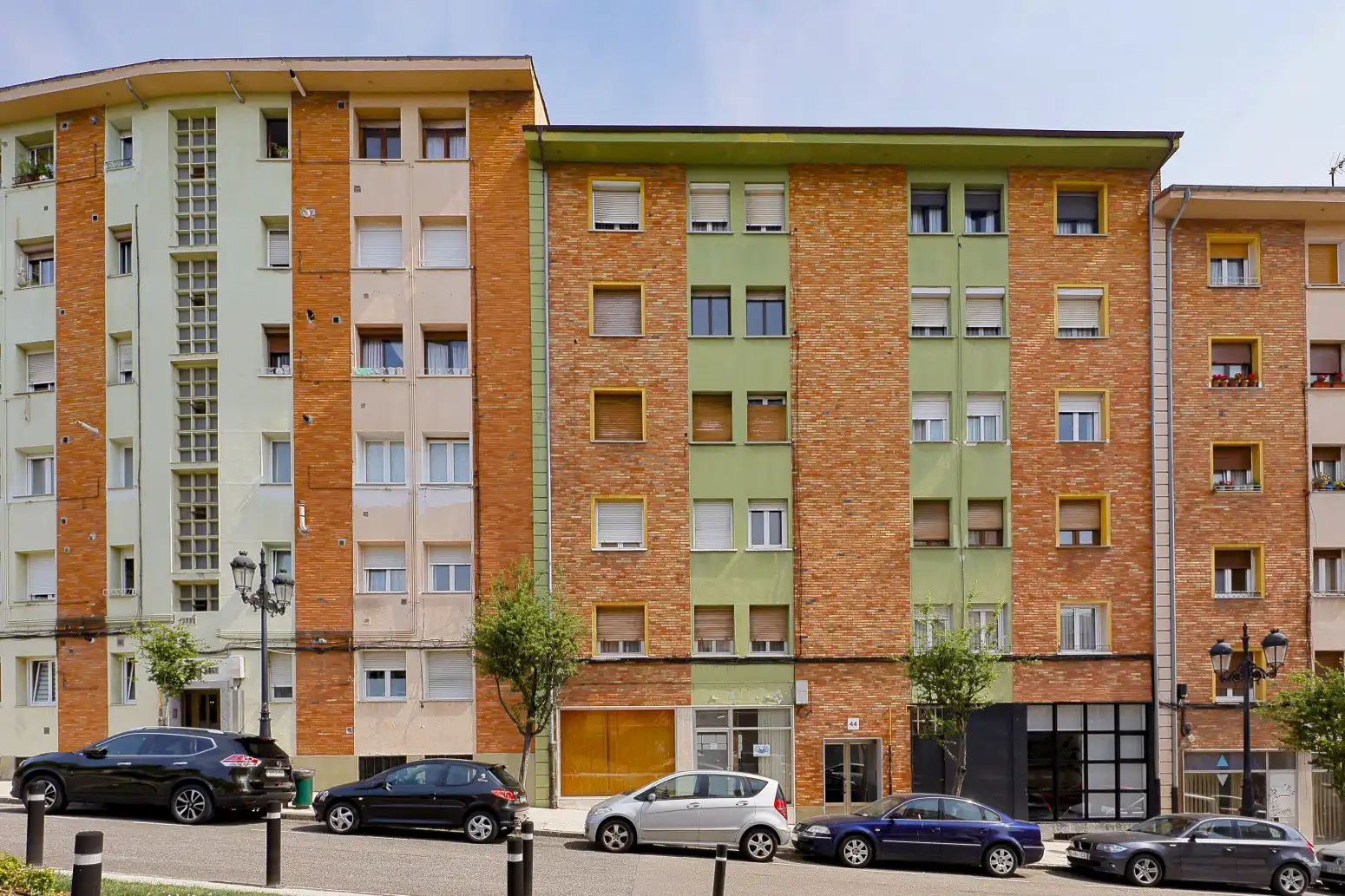 Vista exterior de Piso en venta en Oviedo  con Calefacción y Parquet