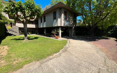 Vista exterior de Casa o xalet en venda en Olot amb Terrassa i Balcó