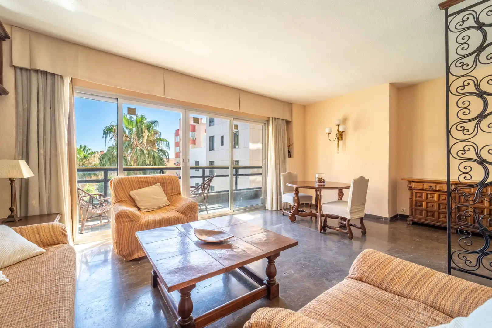 Sala d'estar de Apartament en venda en Torremolinos amb Aire condicionat, Terrassa i Traster