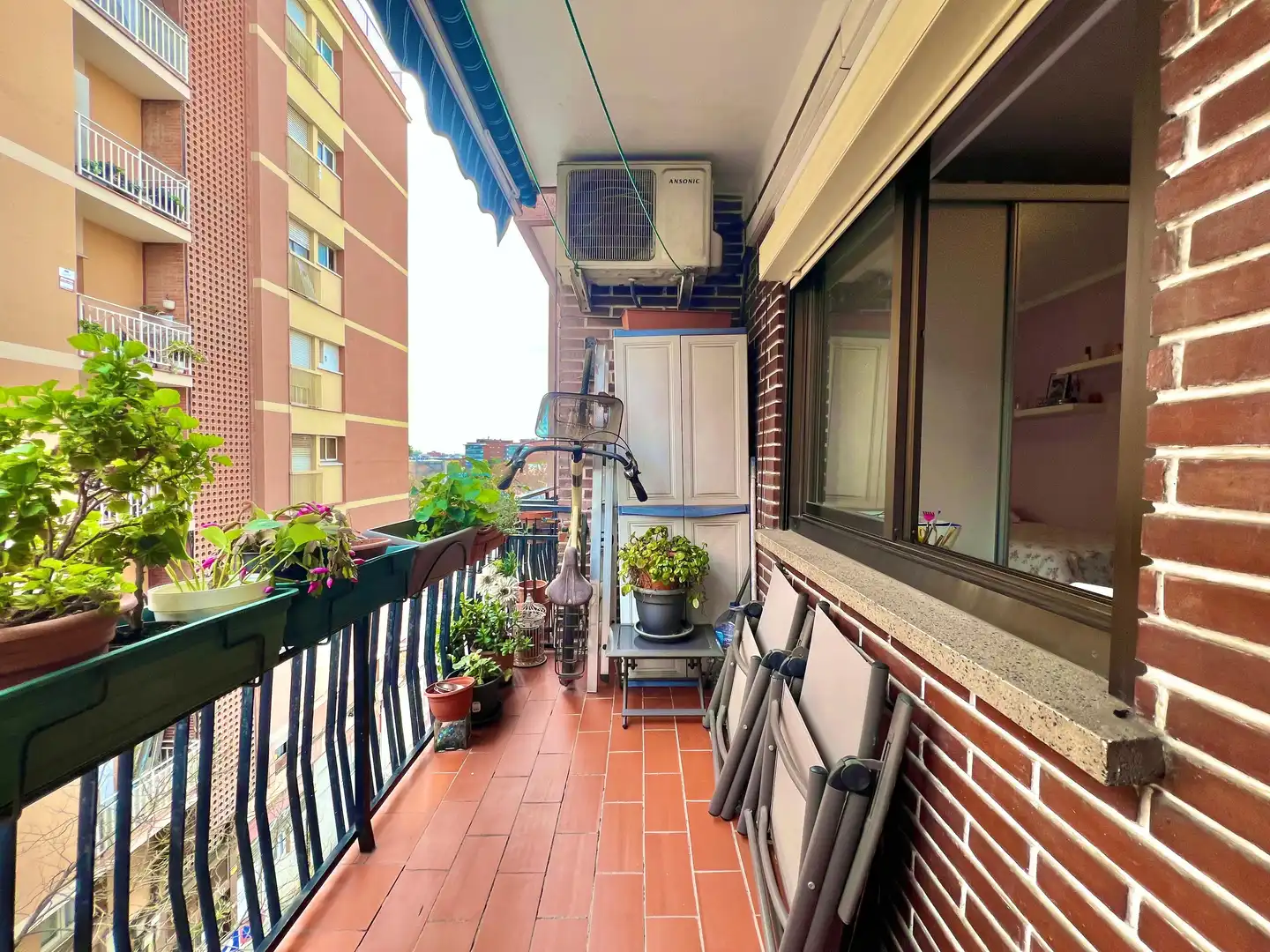 Terraza de Piso en venta en L'Hospitalet de Llobregat con Balcón