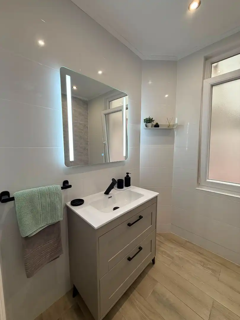 Bathroom of Flat for rent in Ferrol  with Heating, Parquet flooring and Terrace