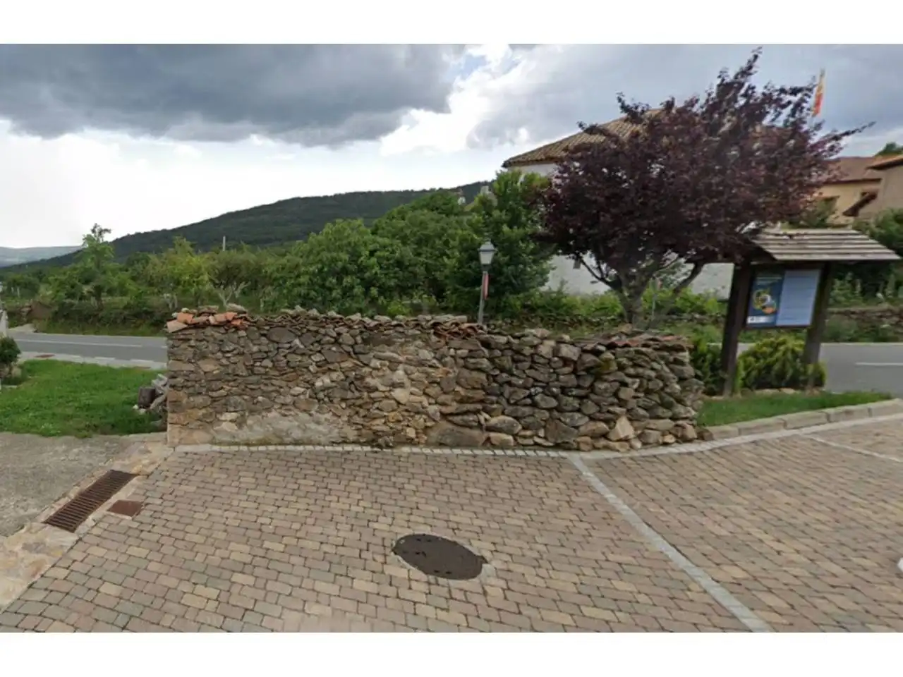 Vista exterior de Residencial en venta en Navarredonda y San Mamés